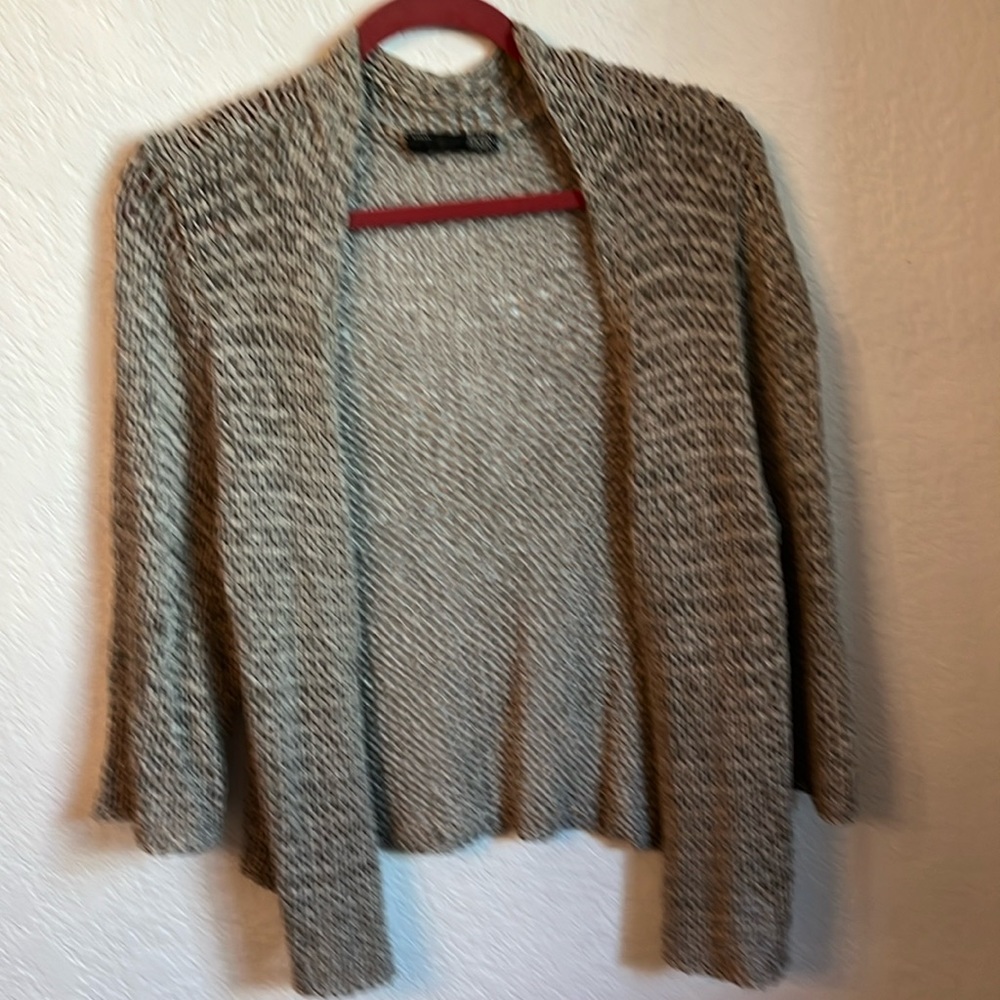 Eileen Fisher sweater
App 26” length
Pit to pit 21”
3/4 length sleeves